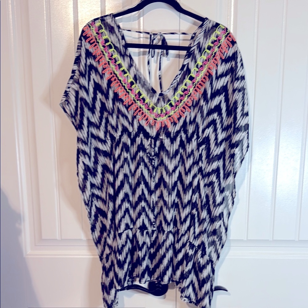 NEW! Swimsuit Coverup Chic Black and White Zigzag and Neon Accents Size Medium